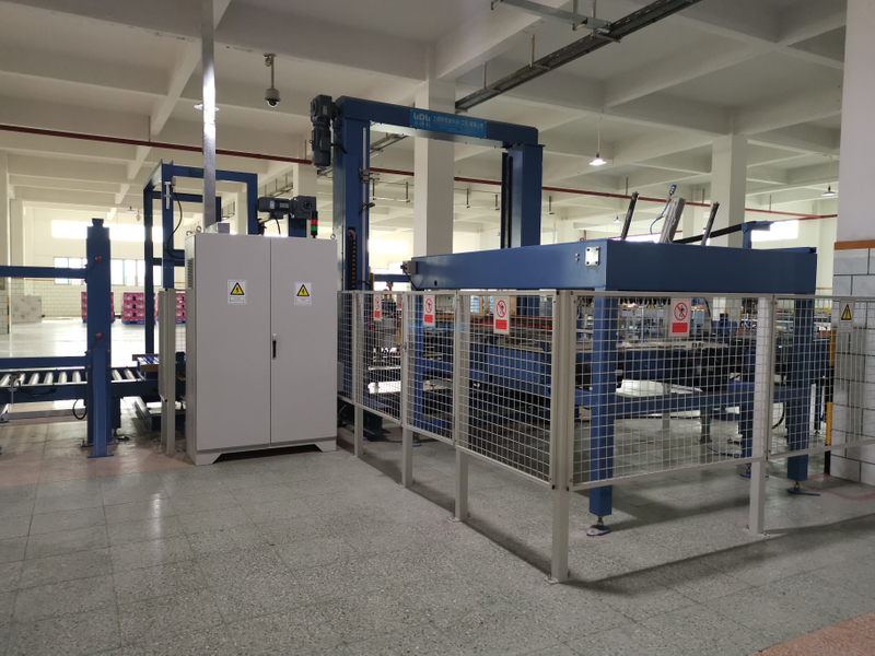 نوع العمود الأوتوماتيكي نوع الروبوت Gantry Carton Box Case Pack 5 جالون الزجاج يمكن أن يتراص برميل متراصة منخفضة وضعية منخفضة الموضع معدات نظام الجهاز