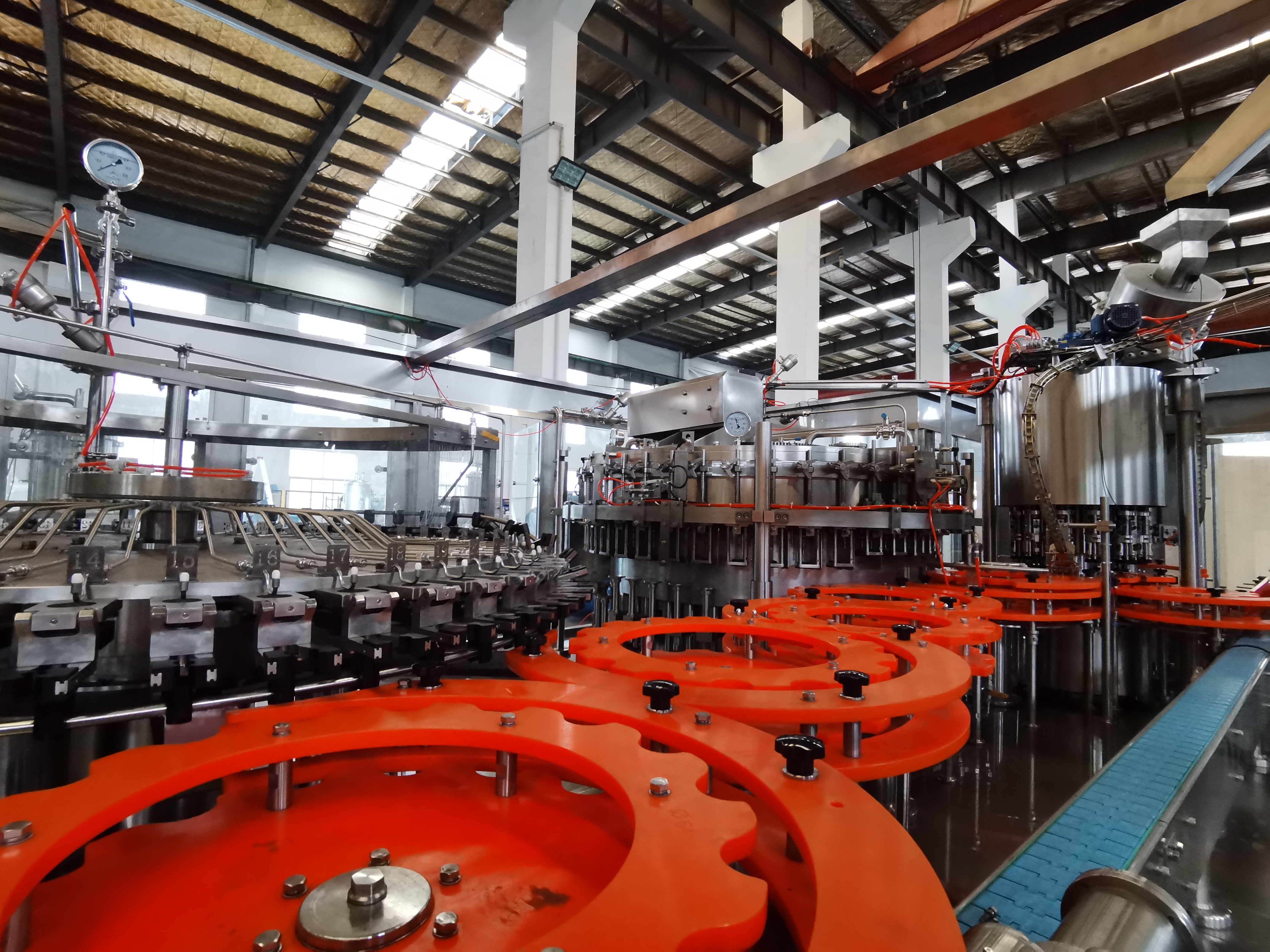 الزجاج/الألمنيوم المعبأة في زجاجات البيرة ملء خط كامل روب كاب و Crown Cap & Ring Cap 