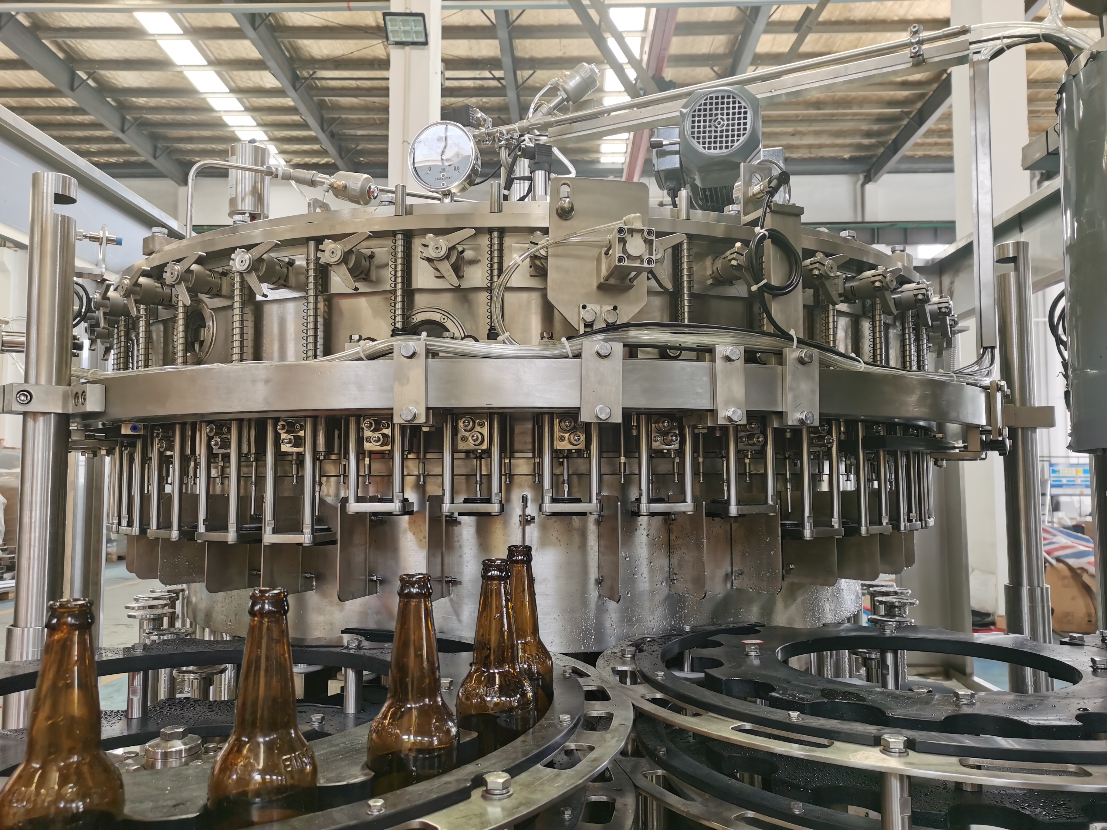 غطاء ملء البيرة المعبأة في زجاجات زجاجية كاب التاج 