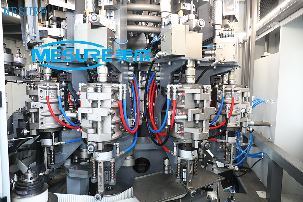 آلة Combi التي تلتقط الملاءة لزجاجات الحيوانات الأليفة | خط مشروب غازية مخصص ، 15000BPH عالية الكفاءة