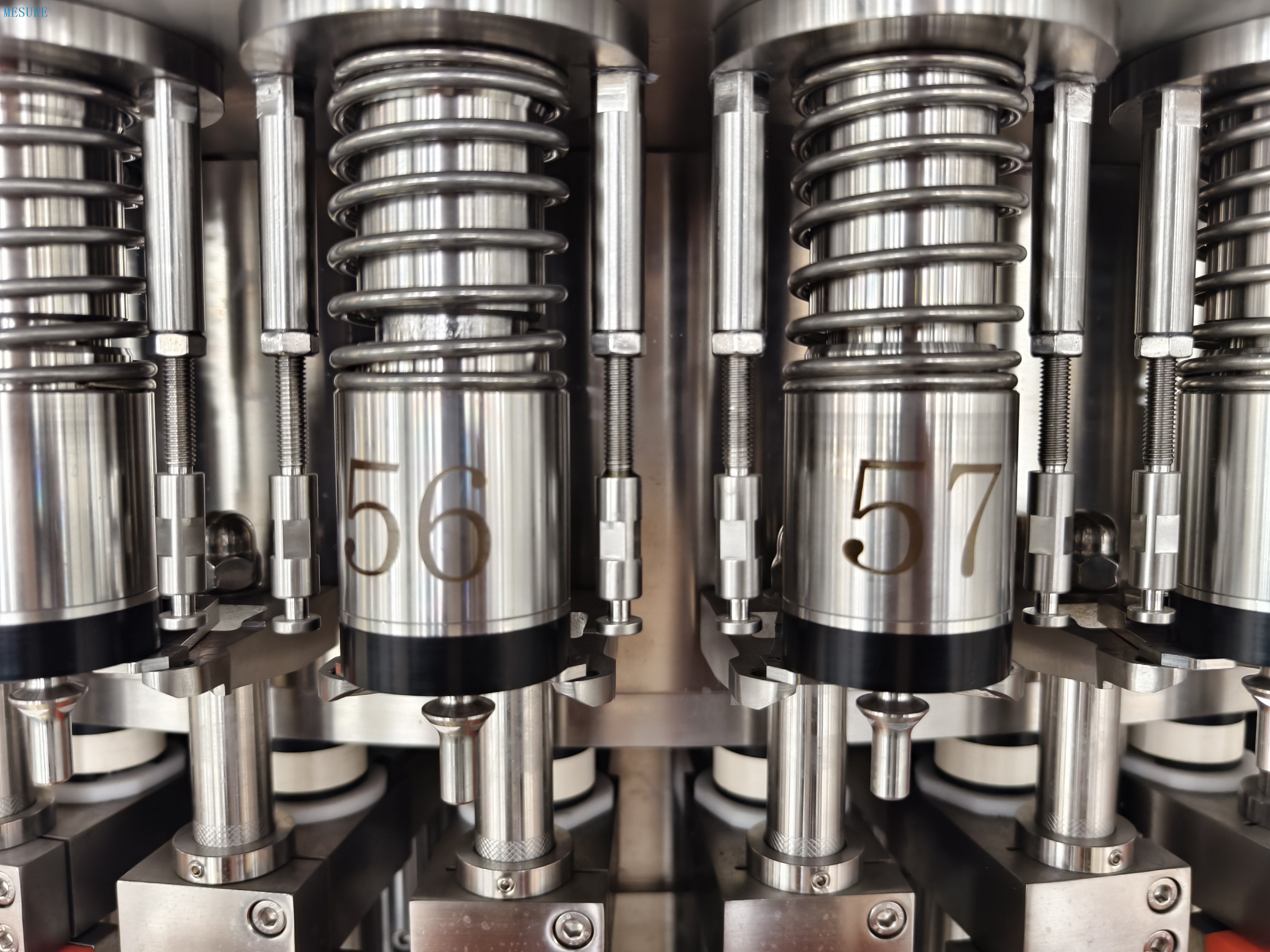 عالي الخرج آلة ملء زجاجة الحيوانات الأليفة | آلة combi ذات الملء الملء للمياه والسوائل ، خط فعال من حيث التكلفة