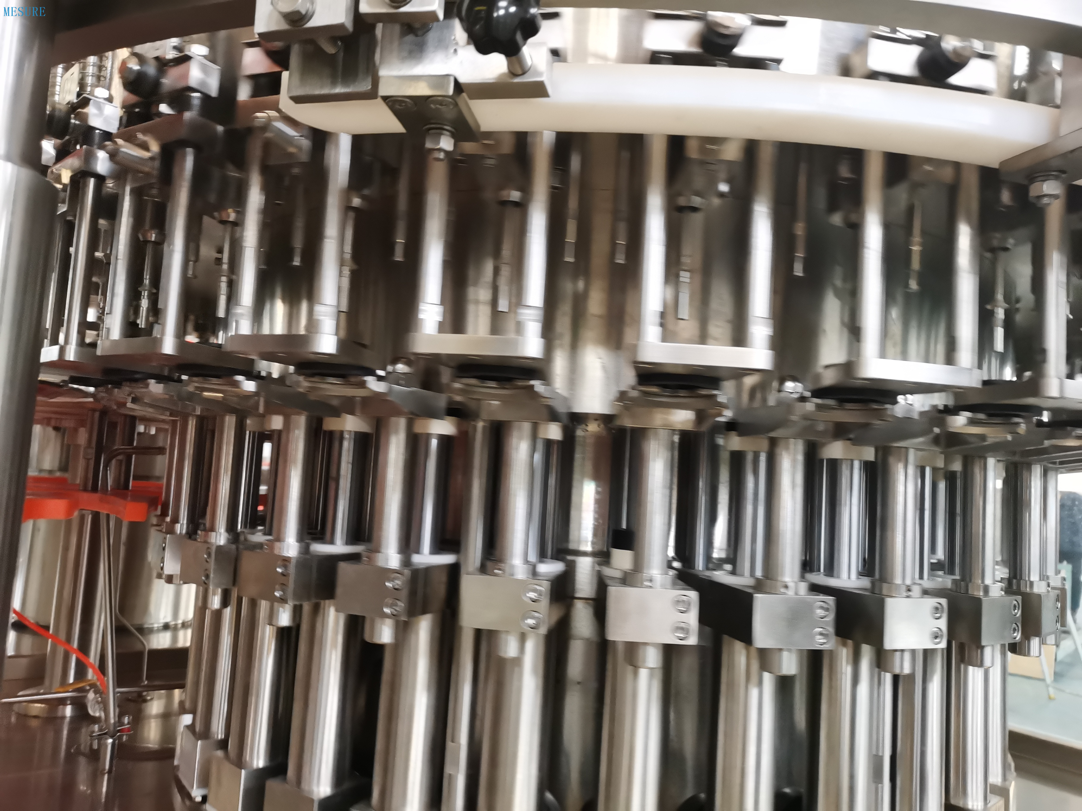 آلة ملء زجاجة الحيوانات الأليفة عالية السرعة | combi ذات الملء الملء للمشروبات الغازية ، كفاءة عالية