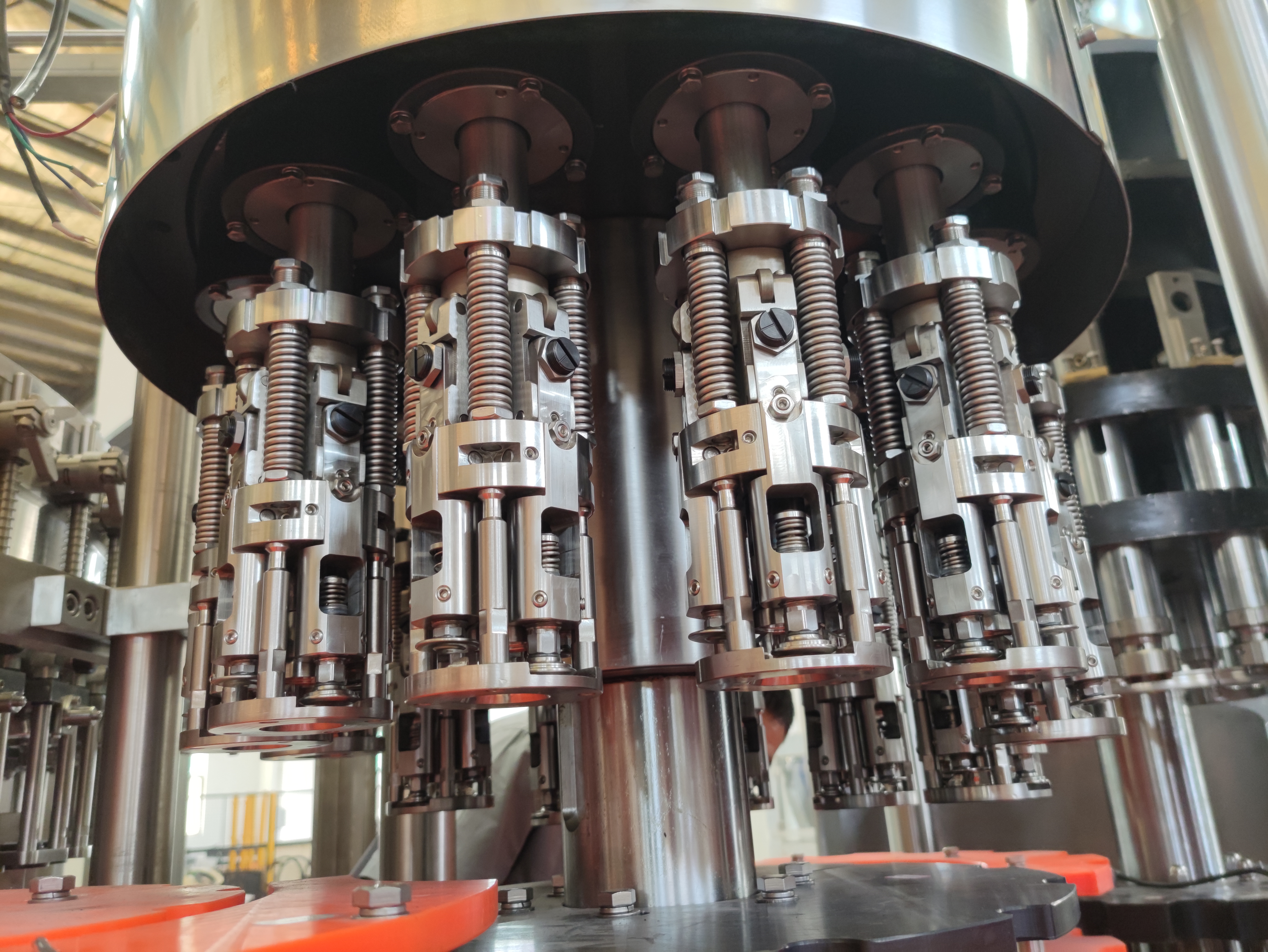 دقة ملء الزجاج الأوتوماتيكي زجاجة ملء البيرة /حل مفتاح تسليم المفتاح عالي السرعة ، عالية الدقة 