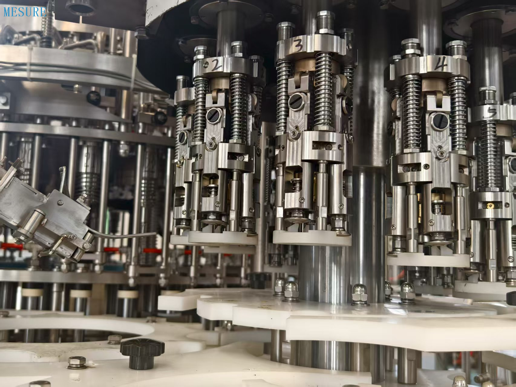 آلة ملء عالية الجودة لإنتاج ماء الزجاج الزجاجي