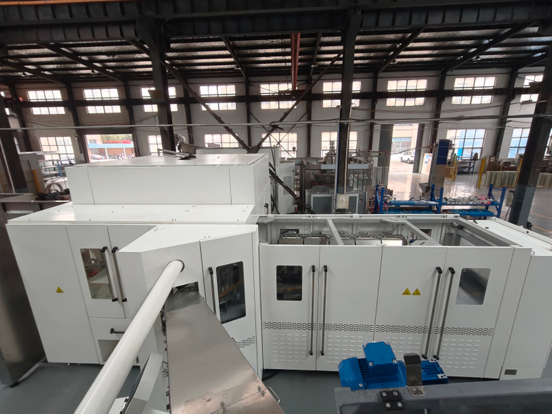 آلة Combi التي تلتقط الملاءة لزجاجات الحيوانات الأليفة | خط مشروب غازية مخصص ، 15000BPH عالية الكفاءة