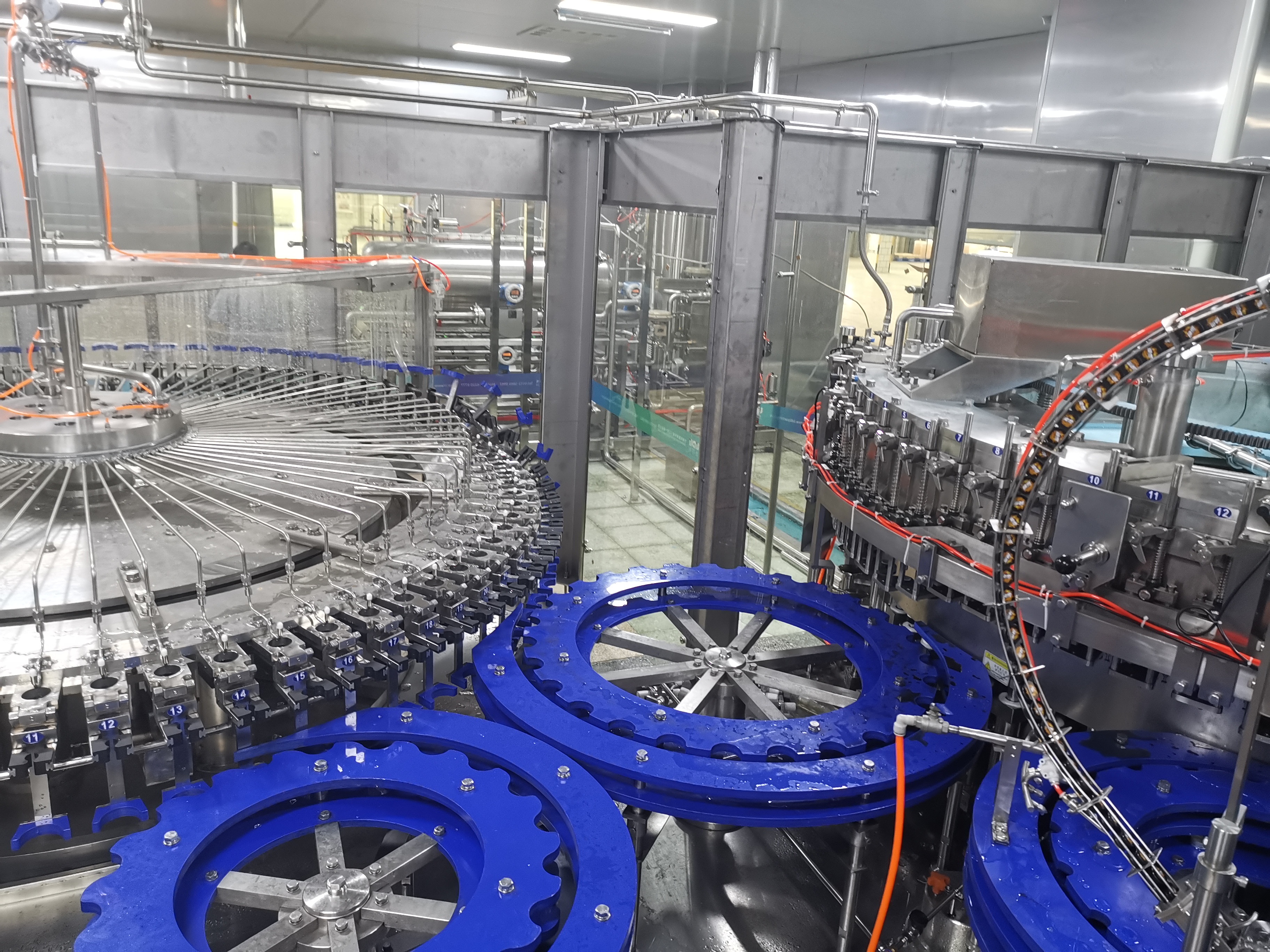 24000BPH في الساعة الزجاجية المعبأة في زجاجات الحرف اليدوية ملء الخط الكامل لخط ROPP CAP 