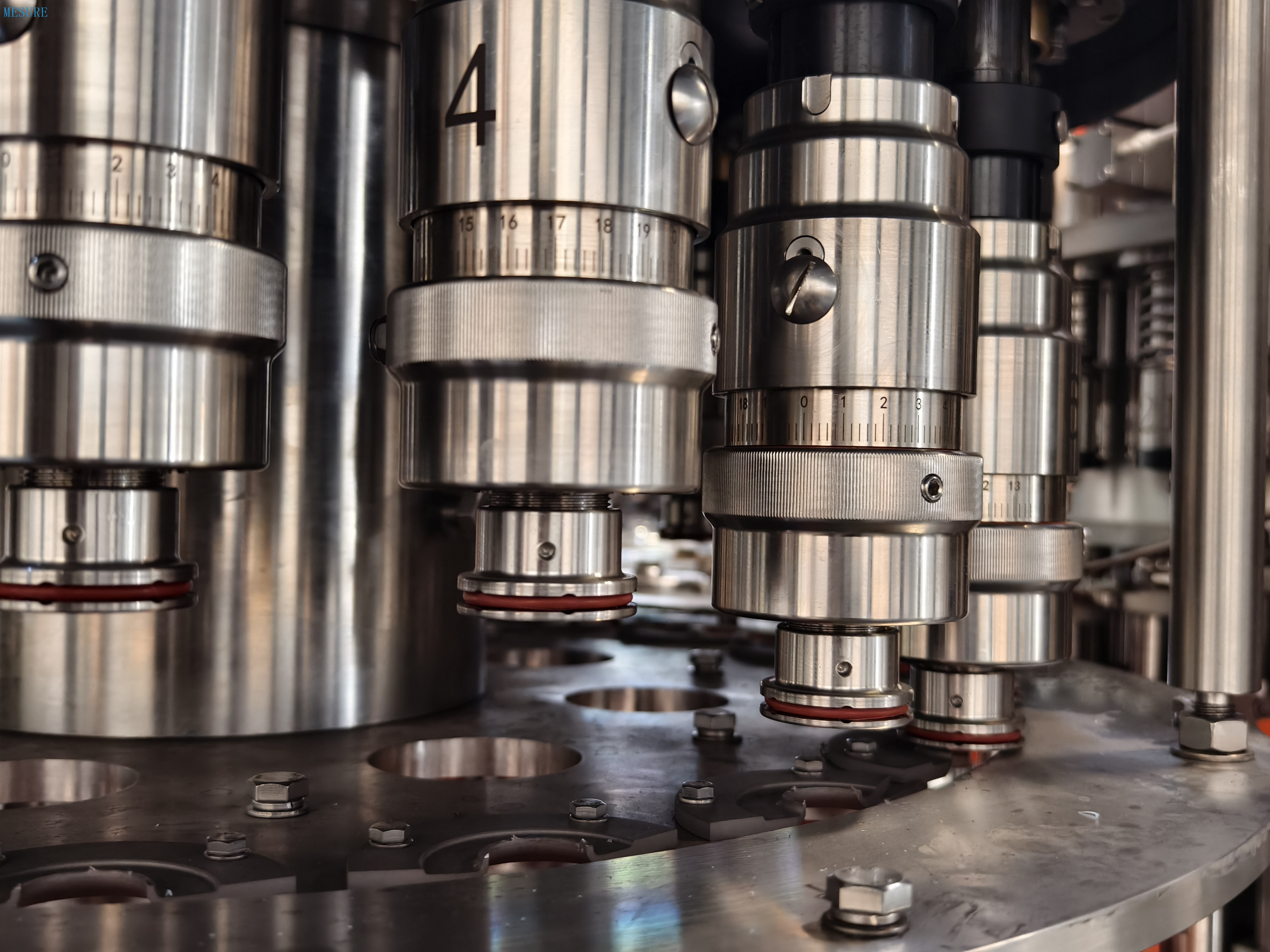 آلة Combi التي تلتقط الملاءة لزجاجات الحيوانات الأليفة | خط مشروب غازية مخصص ، 15000BPH عالية الكفاءة