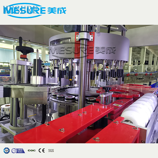 التلقائي خطية متداول OPP الساخن ذوبان الغراء العلامات العلامات العلامات لعلامات العلامات لمشروبات الزجاجة البلاستيك مصنع المشروبات